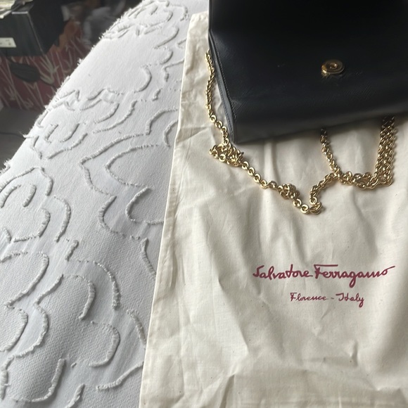 Salvatore Ferragamo Vara Mini bag lightly worn , new chain  black pebble leather - Picture 16 of 16